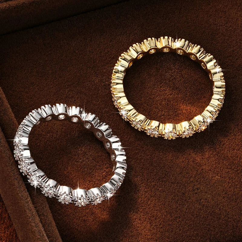 Celestinova Anillo de Eternidad Completa Moissanita GRA 2.5mm Bañado en Oro 14K Alianza Apilable de Compromiso y Boda para Mujer