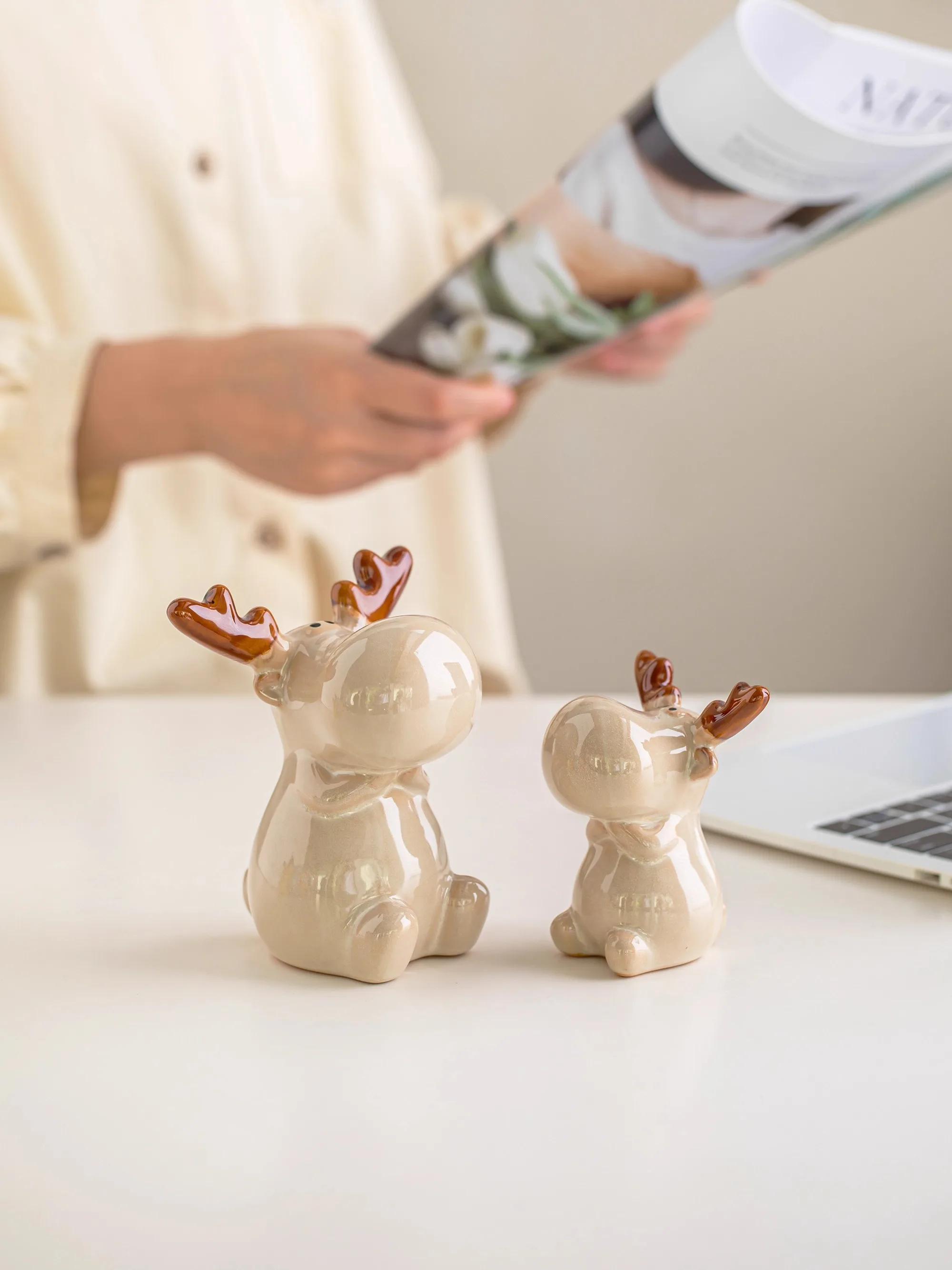 

Nordic style ceramic Christmas reindeer ornament creative desktop decoration living room entrance study home accessories