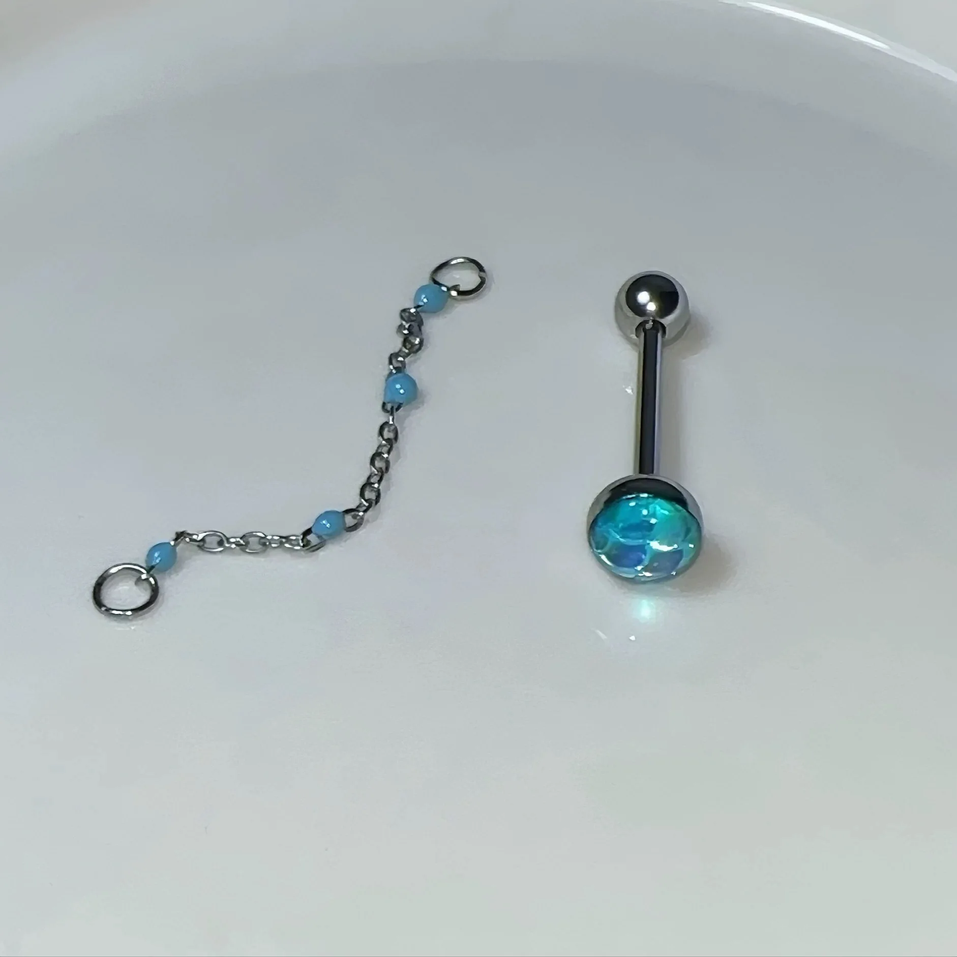 1Pc High-Quality Trendy Blue Glitter Ball Chain Titanium Steel Tongue Stud - Hot Girl Body Piercing Party Jewelry Giftt