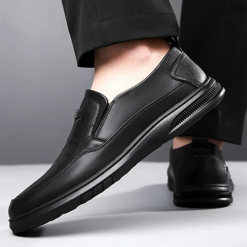 Spring Autumn Leather Business Men\'s Dress Shoes Fashion Light Casual Man Loafers Designer Soft-soled Black Driving Shoes Male