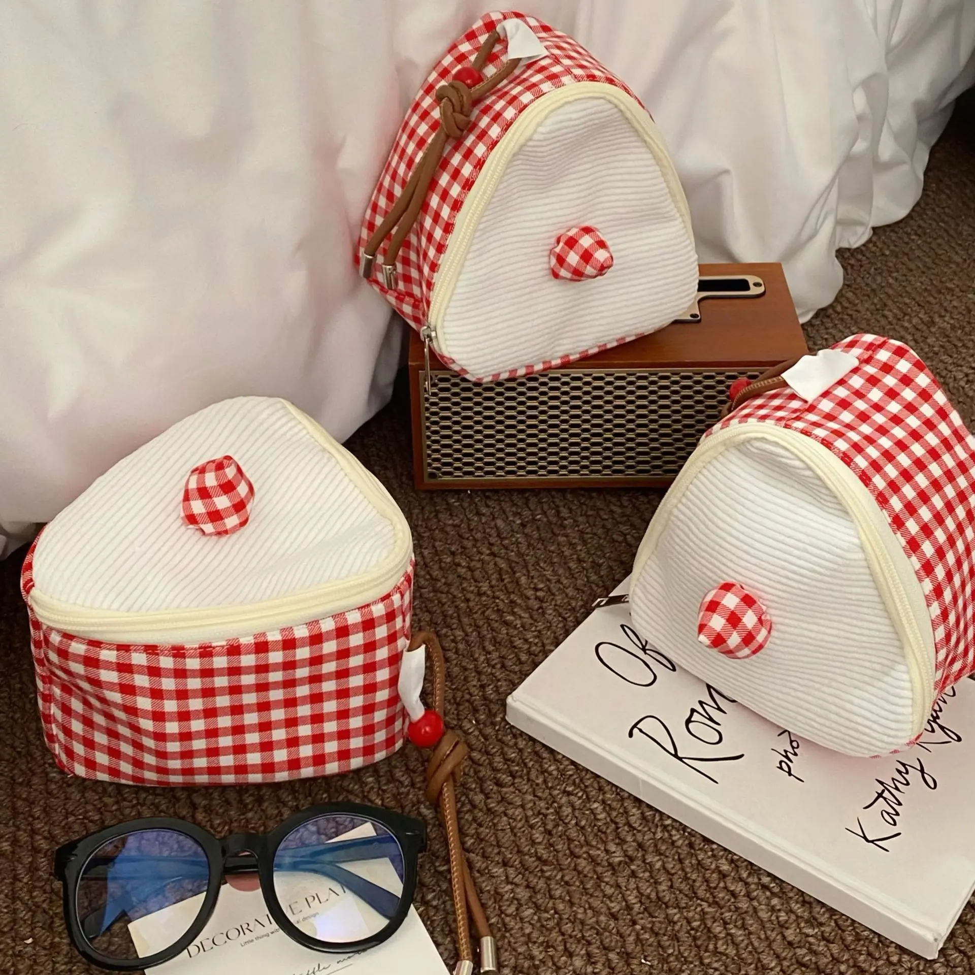 Ladies' Makeup Bags Cute Cake Kawaii Funny Storage Bags Handheld Portable Multi-functional Large Capacity Cosmetic Bag Wash Bag