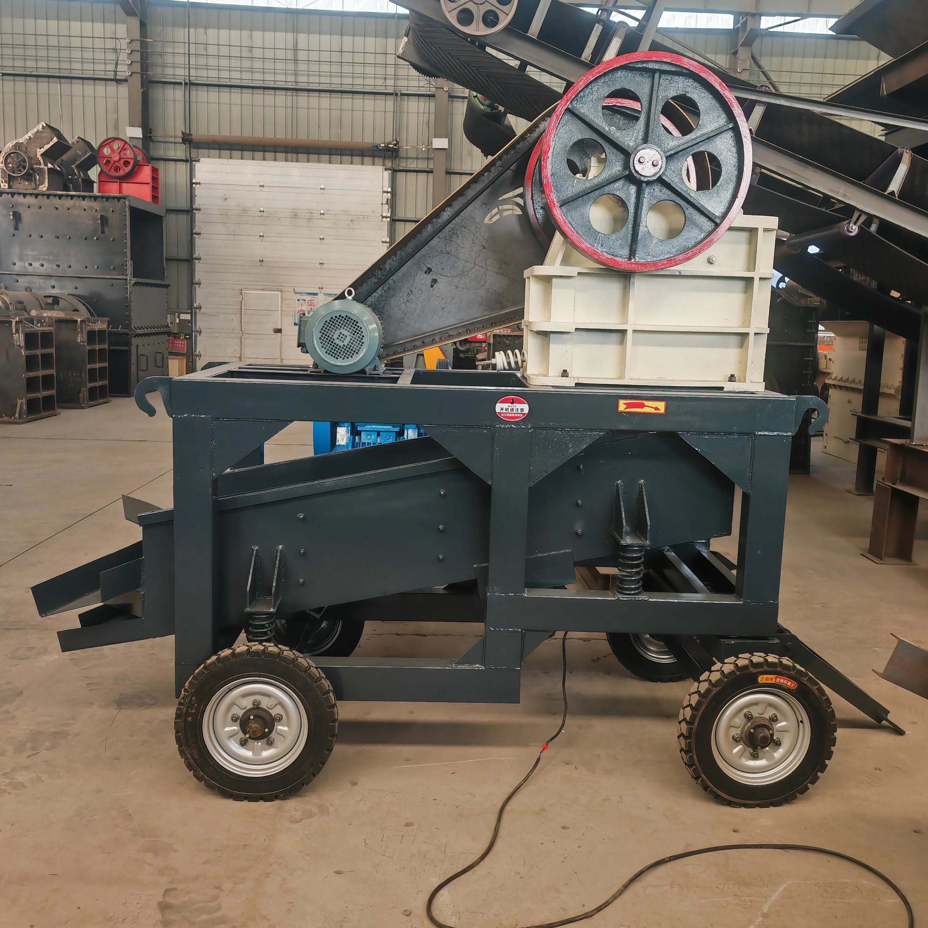 Small Portable Jaw Crusher Stone & Ore Crusher Machine for Construction New Mini Round Gold Mining Equipment