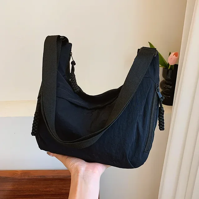 Modna i minimalistyczna koreańska torebka typu \"dumpling bag\", popularna w tym roku, nowa wysokiej jakości torba na ramię, duża torba typu tote.