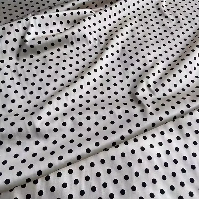 

Шелковая ткань Charmeuse 19 момме, 90% тутовый шелк, 10% спандекс, белая с принтом, ширина 140 см (55 дюймов), 1 метр, XY070