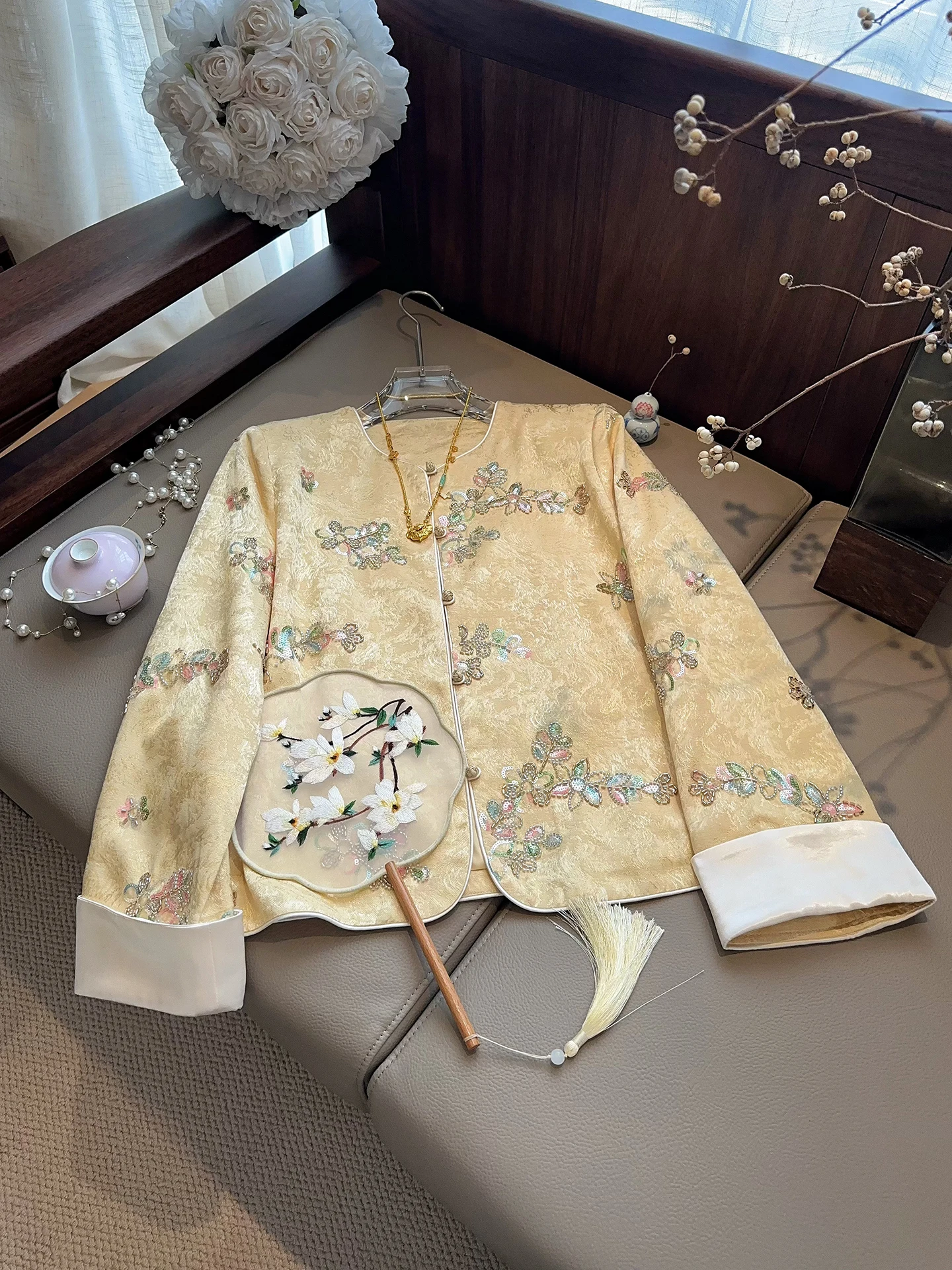 

New 2026 Women's Spring Faion Heavy Embellied Floral ort Jaet Chinese Sle Luxury Light Outerwear by Yunzhi Jin