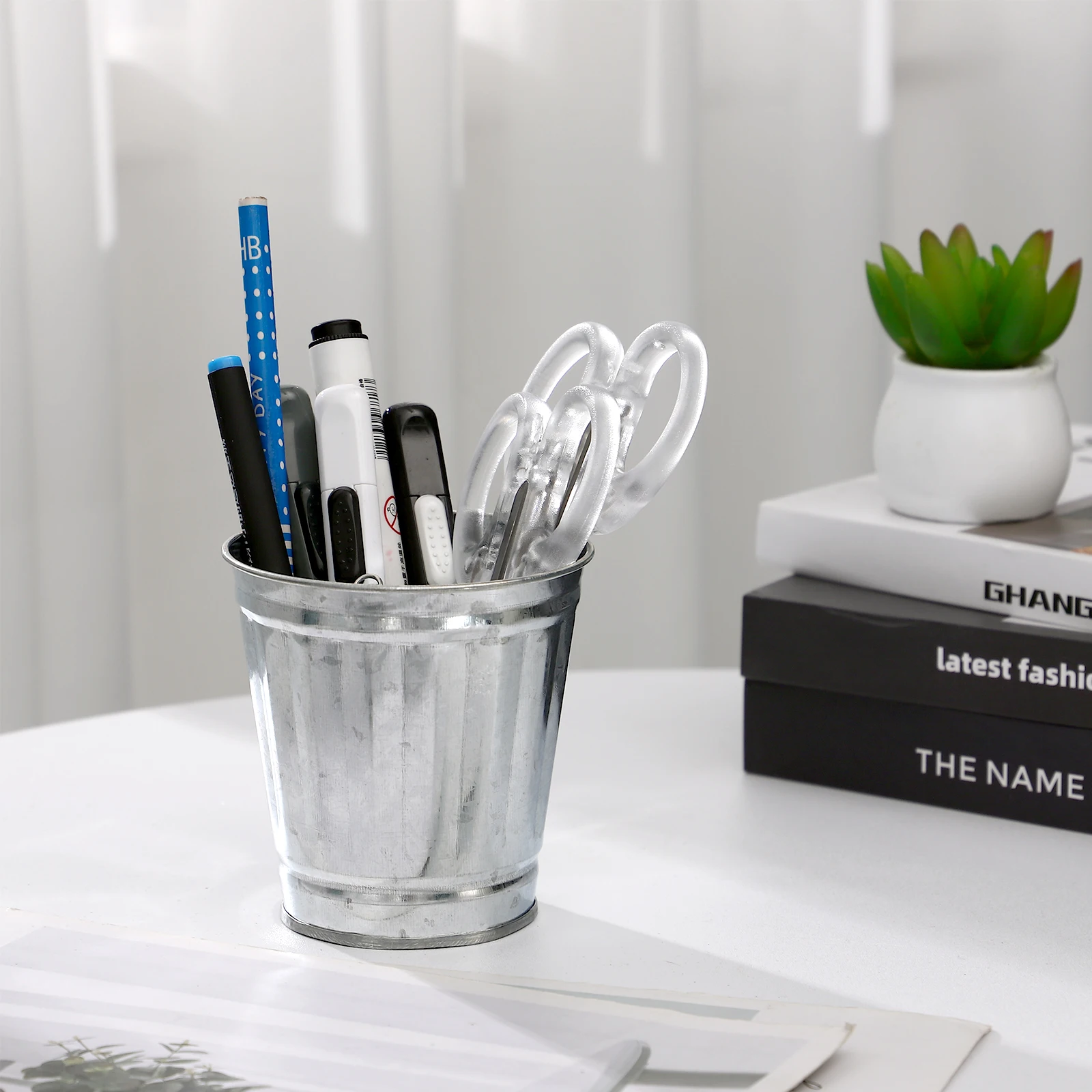 

Mini Trash Can Desktop Waste Paper Basket Metal Containers for Tabletop Office Home Vintage Style Garbage Recycling Container