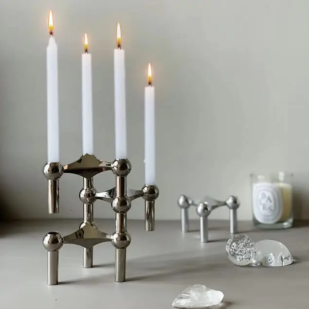 

Metal Hollowed Candle Holder Triangle Candelabrum Golden Candlestick Wedding Centerpieces Desktop Storage Rack Home Decoration