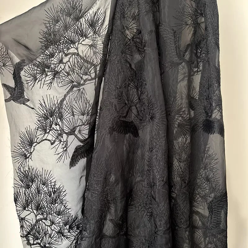 

Ткань из газовой ткани в старинном стиле с вышивкой сосны и журавля, 1 ярд, для декора стен, сумок, игрушек, а также для пошива одежды