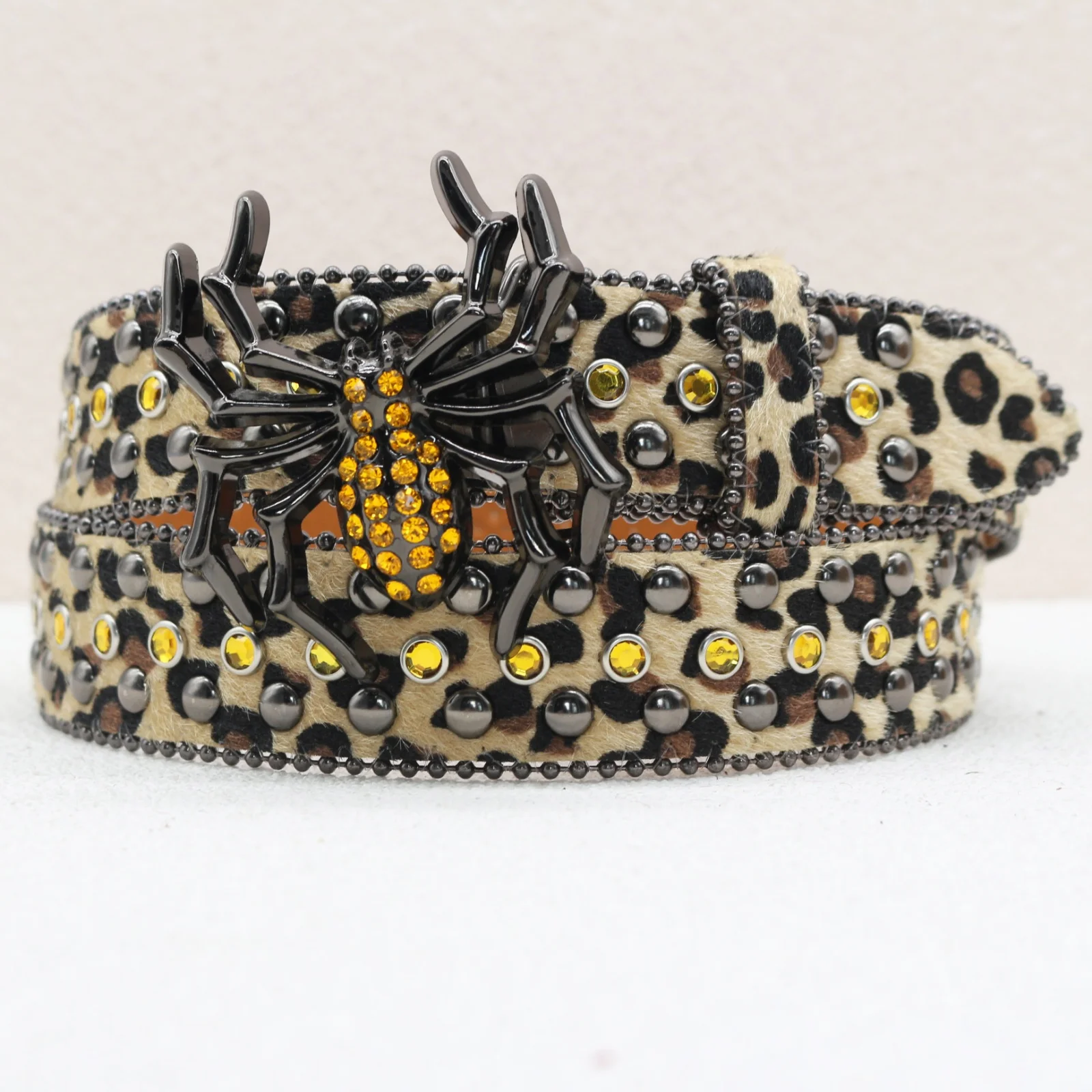 حزام جديد من حجر الراين العنكبوتي بطباعة الفهد، حزام برشام جينز على طراز الهيب هوب الأوروبي والأمريكي Y2K، حزام بإبزيم عنكلي كبير.