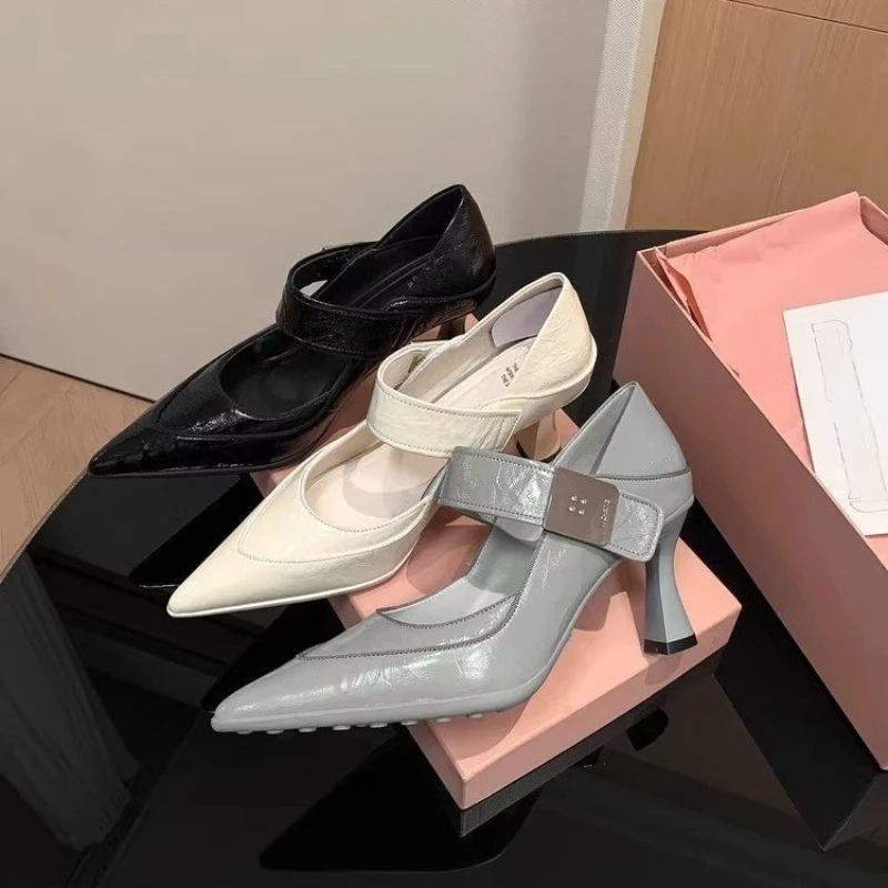 

Женские туфли с массивным каблуком, заостренным и неглубоким носком, модные, универсальные, удобные, нескользящие, дышащие