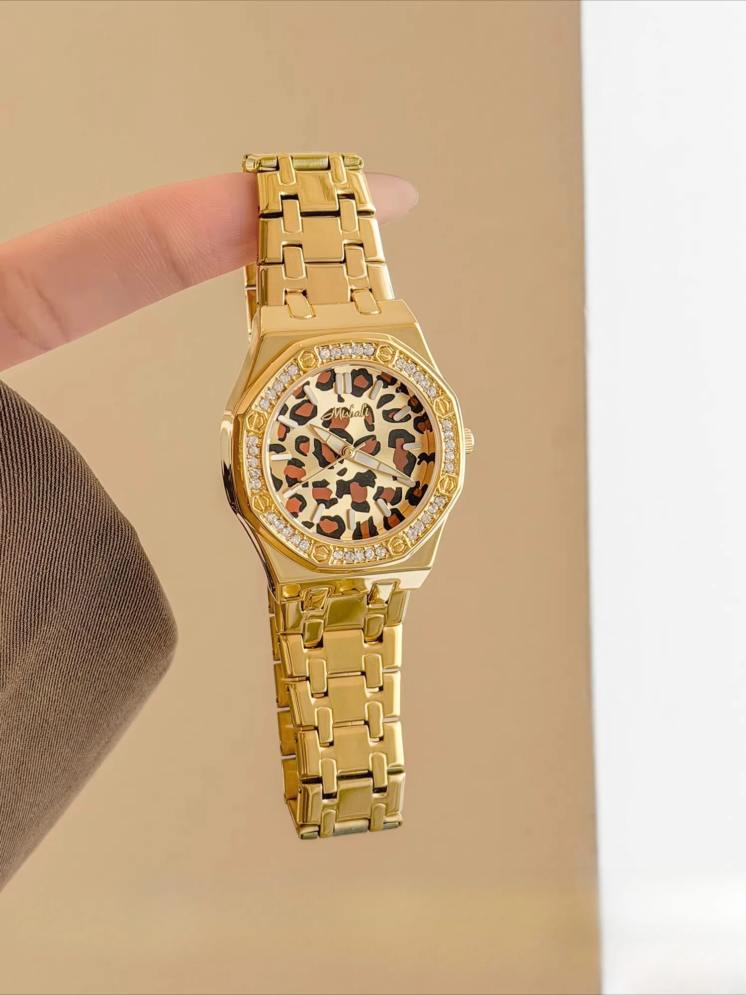 New Women'S Watch With Leopard Print Strap Fashionable And Trendy High-End Unisex Style 2026 Model Exquisite Women'S Wristwatch.