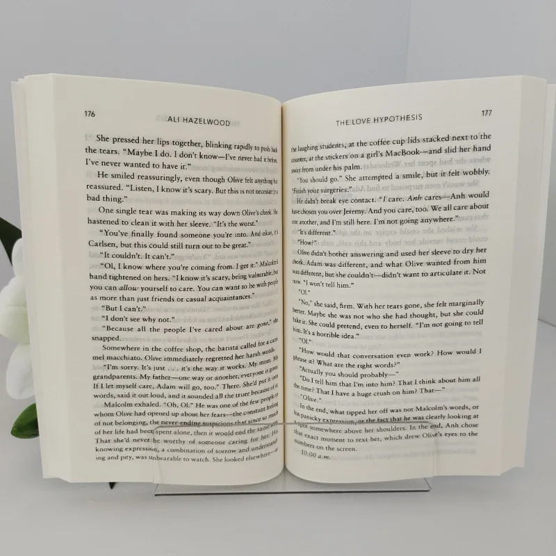 2026 Bestseller The Love Hypothesis Original English Novel by Ali Hazelwood BookTok Viral STEM Fake Dating Romance Book view 4