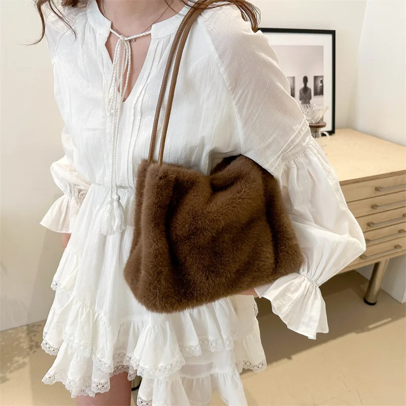 Versatile Cute Tote Bag New Women Messenger Soft Faux Fur Crossbody Fluffy Shopper Bags For Female Shoulder Bag Furry Purses