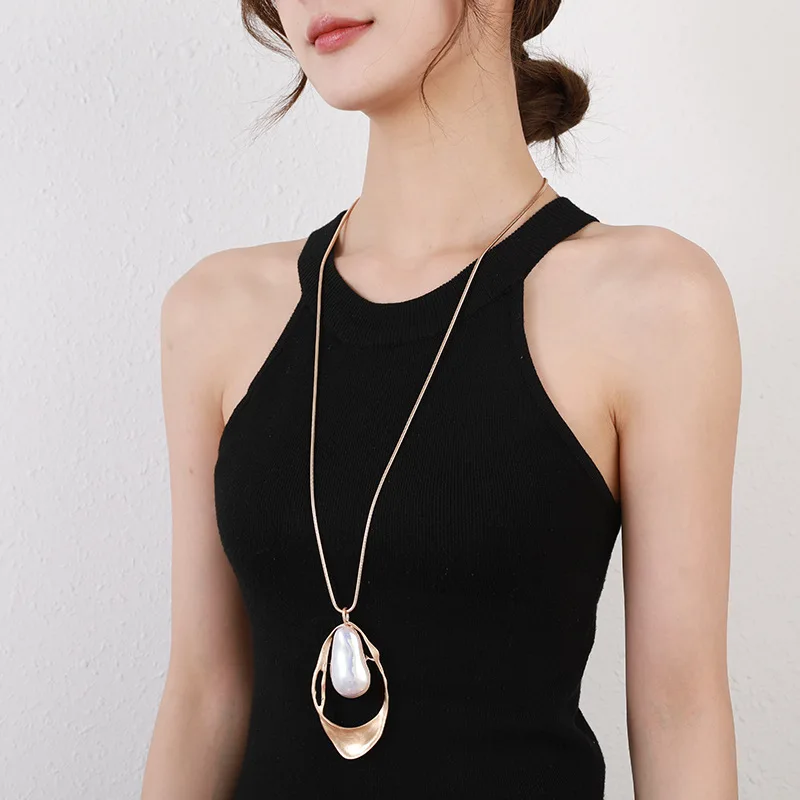 

Kaseakia New Women's Long Necklace with Metal Pendant, Fashion Simple Statement Sweater Chain Jewelry Accessories