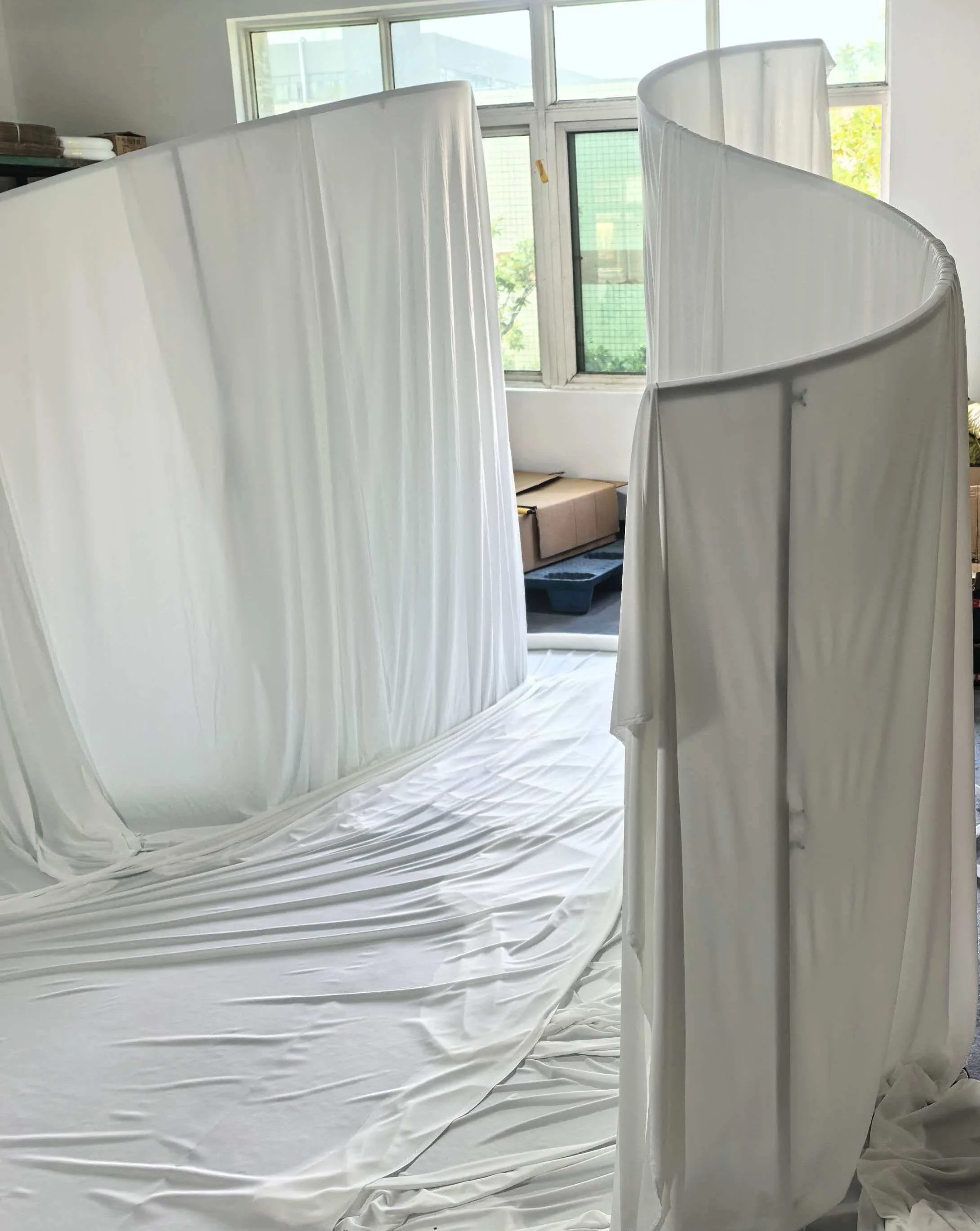 2 Stück Romantische Spiral-Stoffvorhänge Premium-Qualität Bogenförmiger Hintergrund für Hochzeitszeremonien im Freien, Partys, Empfänge und Veranstaltungsortdekoration – Detail 12