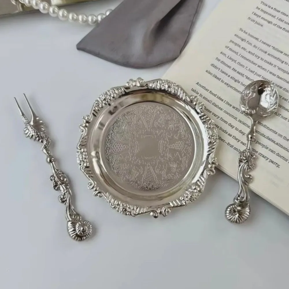 Vintage 10cm Metal Tray Iron Luxury Dessert Tray Silver/Gold Carved Embossed Storage Plate Ring Earring Storage