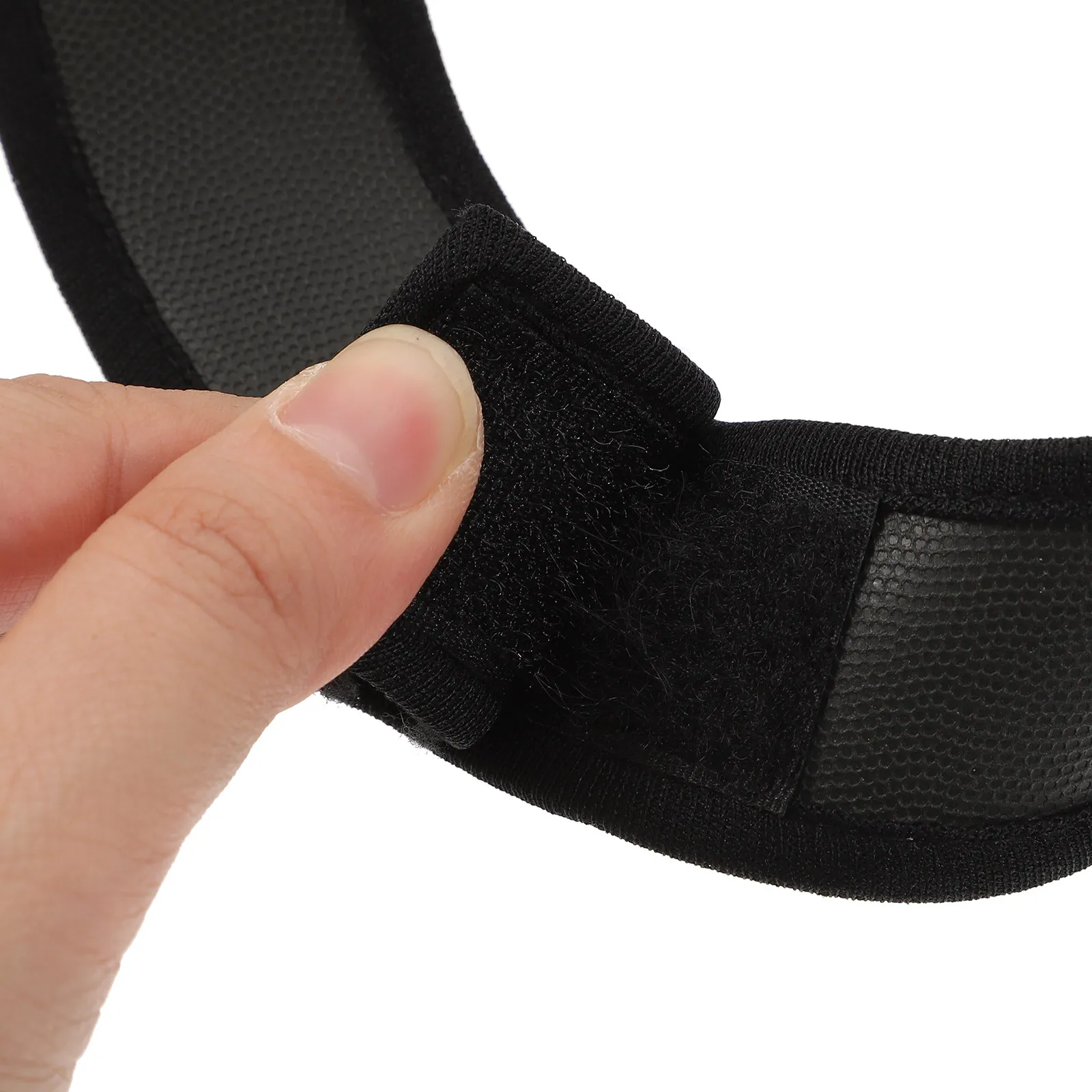 

2 комплекта защитных аксессуаров: вкладыши для касок, ремни для подбородка, потовпитывающие ленты, ударопрочные, для строительных работ