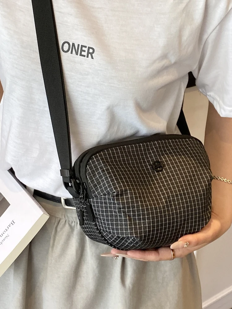 

Waterproof Nylon Crossbody Bag New Fashion Unisex Sports Messenger Bag Lightweight Casual Shoulder Bag Versatile Daypack