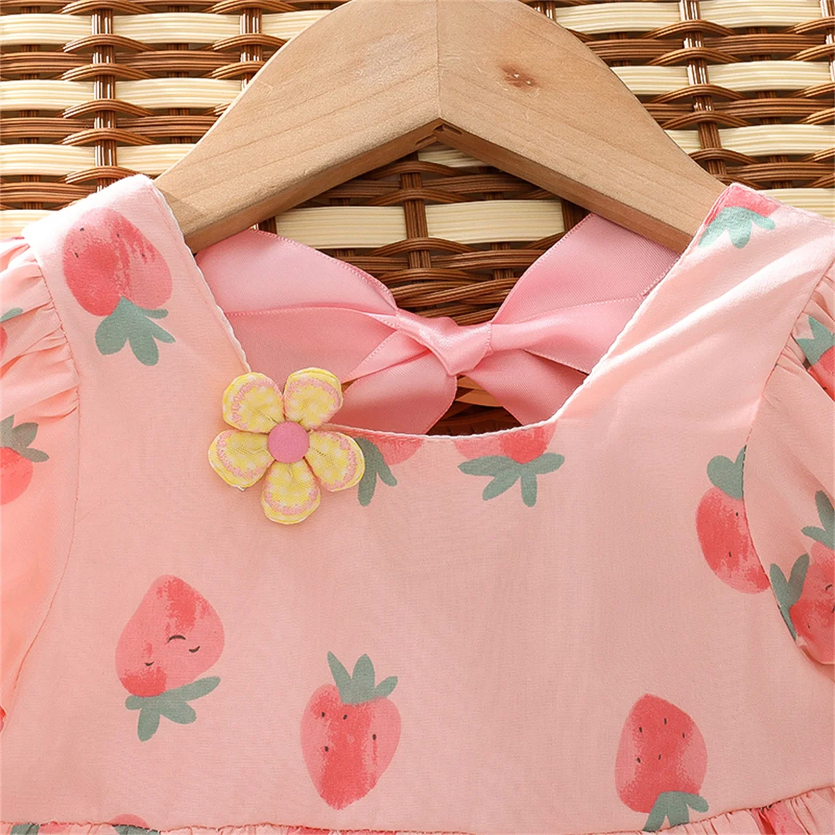 New Summer Baby Girls Dress Puffed Sleeve Strawberry Print Sweet Princess Dress Ruffled Square Neck Sweet Princess Dress