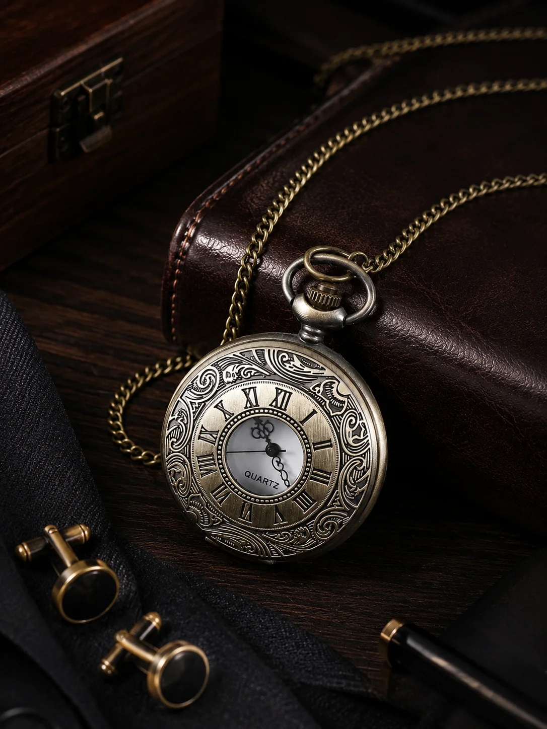 Antique Carved Hollow Pocket Watch Roman Numeral Dial Quartz Flip Watch With Chain Steampunk Accessory