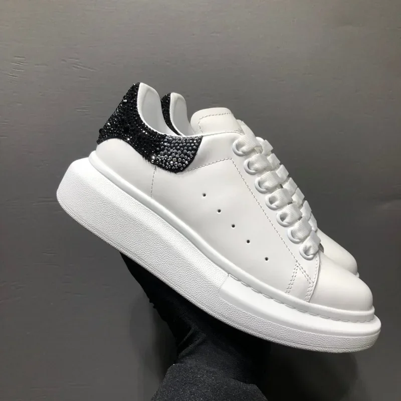 2024 Hot Luxury Low Top For Men Trainers White Black Genuine Leather Crystal Heels Flats Sneakers Sport Driving Shoes Footwear