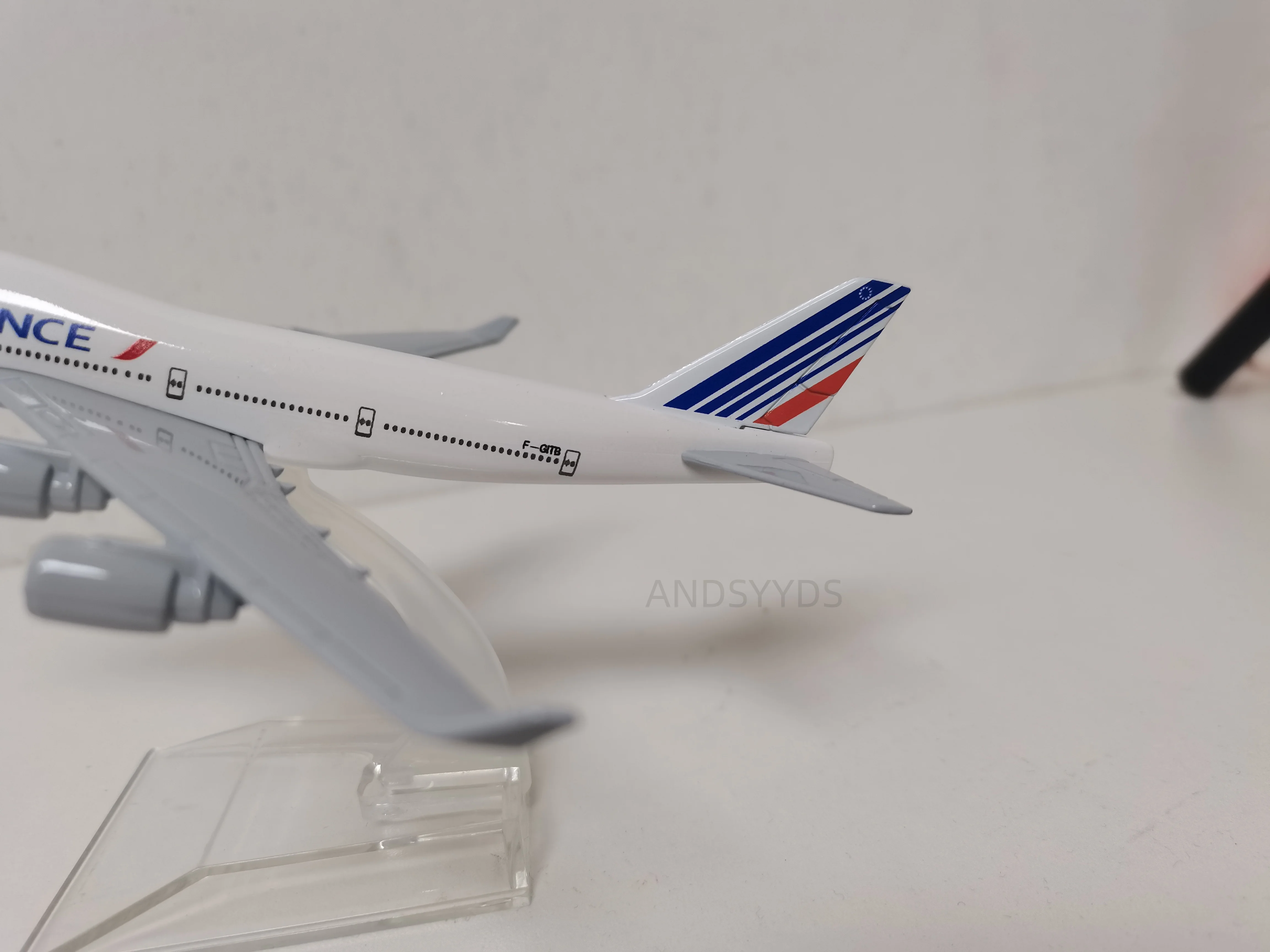 Alloy 1/400 Scale 16cm Plane B747 Model Aircraft 747 Air France Airways Model Airplane Model Plane Gift for Table Decoration And