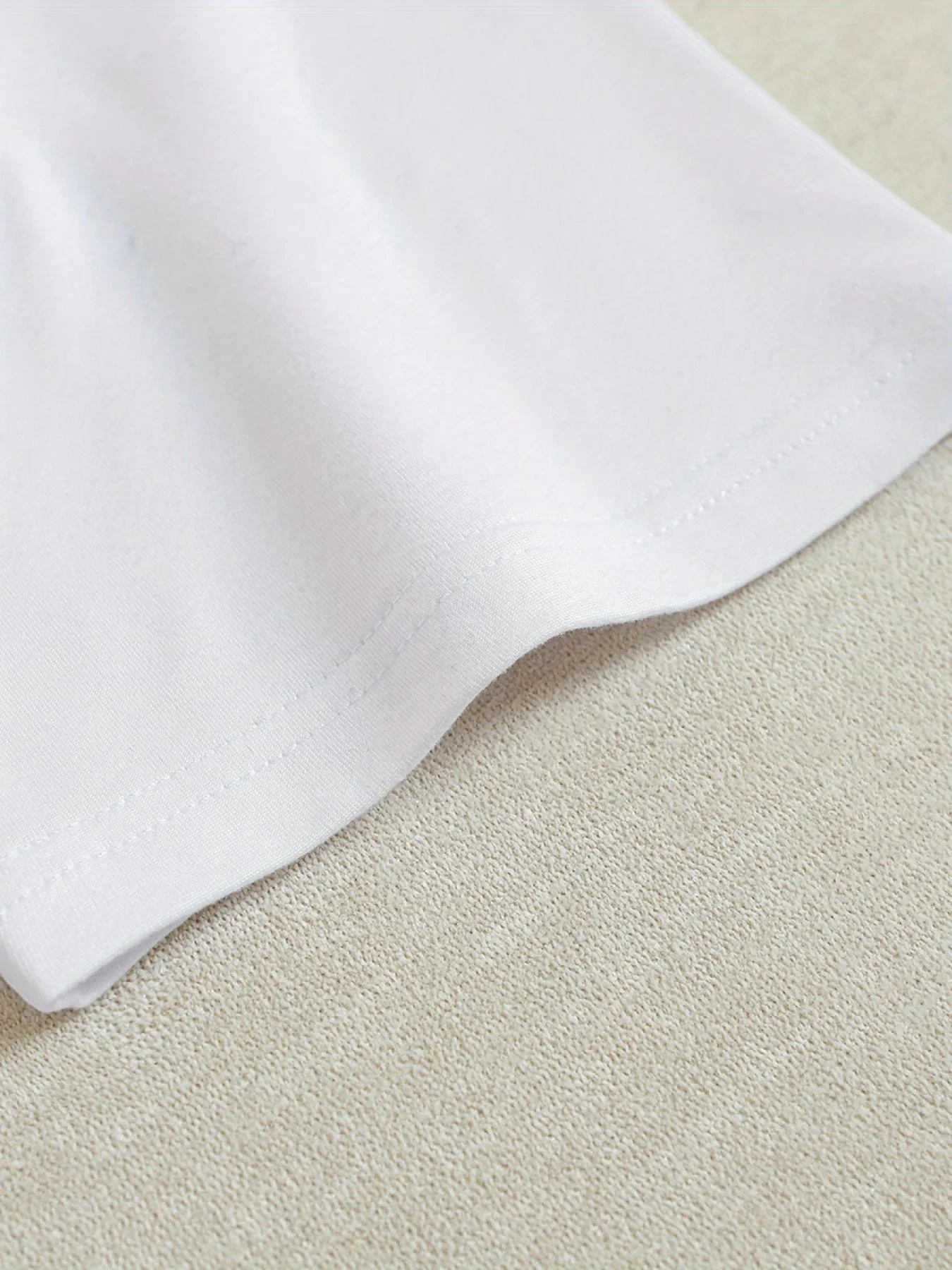 เสื้อยืดลำลองวันวาเลนไทน์ของผู้หญิง ลายหัวใจอนิเมะพร้อมดีไซน์ดอกไม้ลายนูน ต้องมีสำหรับงานปาร์ตี้ฤดูร้อน ทันสมัย