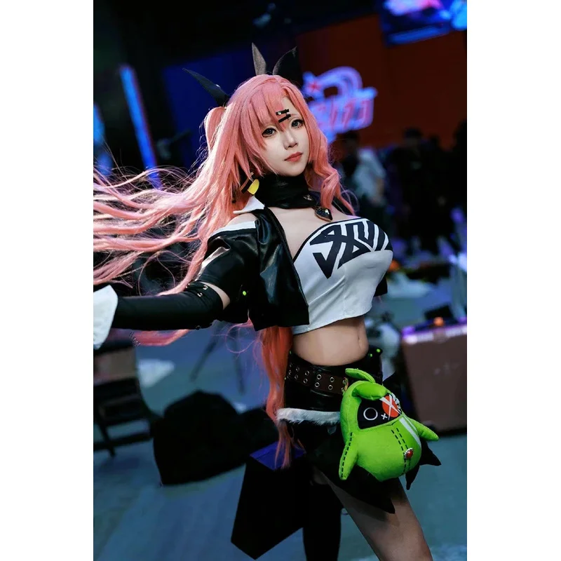 ニコール・デマラによるゲーム「ゼローズ・リーマル」のコスプレ衣装、ハロウィンアニメ展示会パーティーに最適