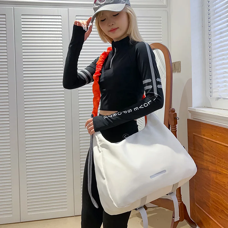 Рисунок 4 - Большой спортивный рюкзак через