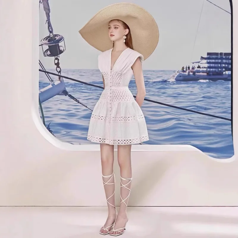 Elegante abito camicia bianca ricamata Donna 2025 Nuovo designer Chic Perline per l'industria pesante Scollo a V Abito da sole a vita alta Abito da donna