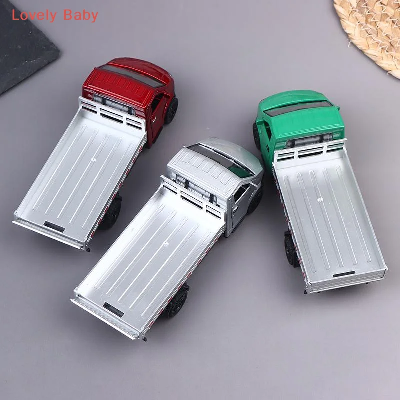 Dreitür-LKW aus Legierung im Maßstab 1:36, stilvolles Design, kann Cargo-Jungenspielzeug aus Metalldruckguss für Kinderspielzeug-Transportwagen