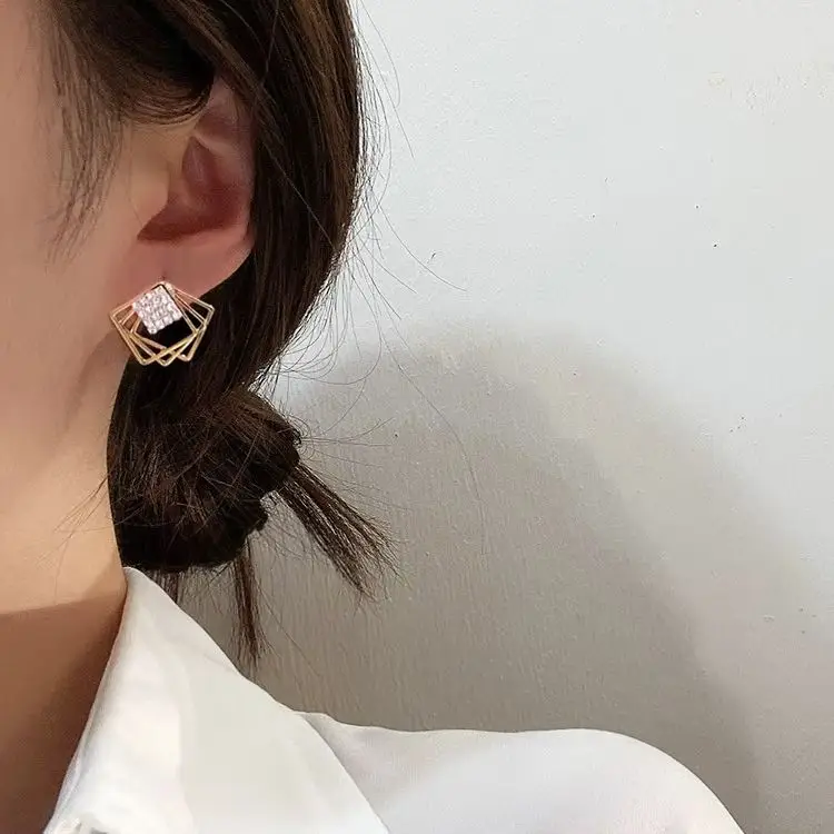 Hollow Out Square Stud Earrings for Women Fashion Rhinestones Rhombus Metal Earrings Geometry Jewelry Wholesale Gift