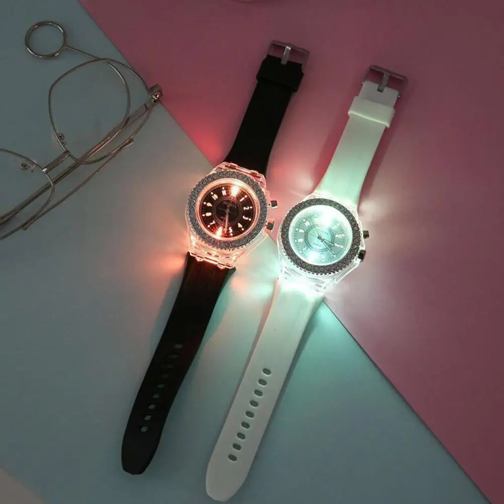 Geneva-Relojes deportivos LED para Mujer, pulsera luminosa de cuarzo, de silicona, brillante, 8 colores