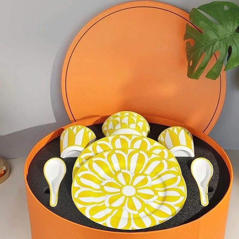 

European style modern and trendy steak plates, dishes, bowls, spoons, cups, ceramic sets, luxurious Western tableware