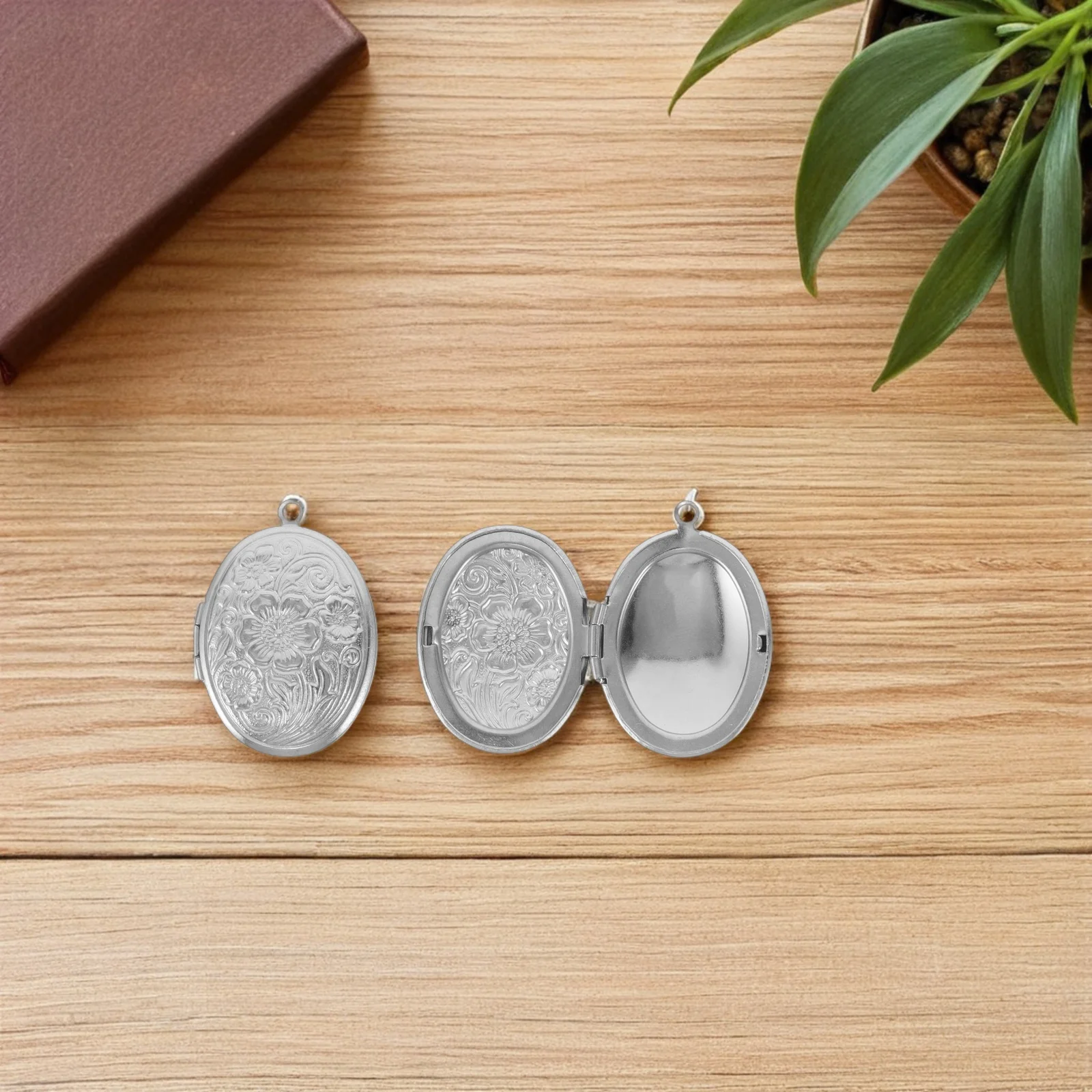 

5Pcs Stainless Steel Vintage Oval Photo Locket Pendants Engraved Flower DIY Necklace Charms Memorial Charms Necklace Locket