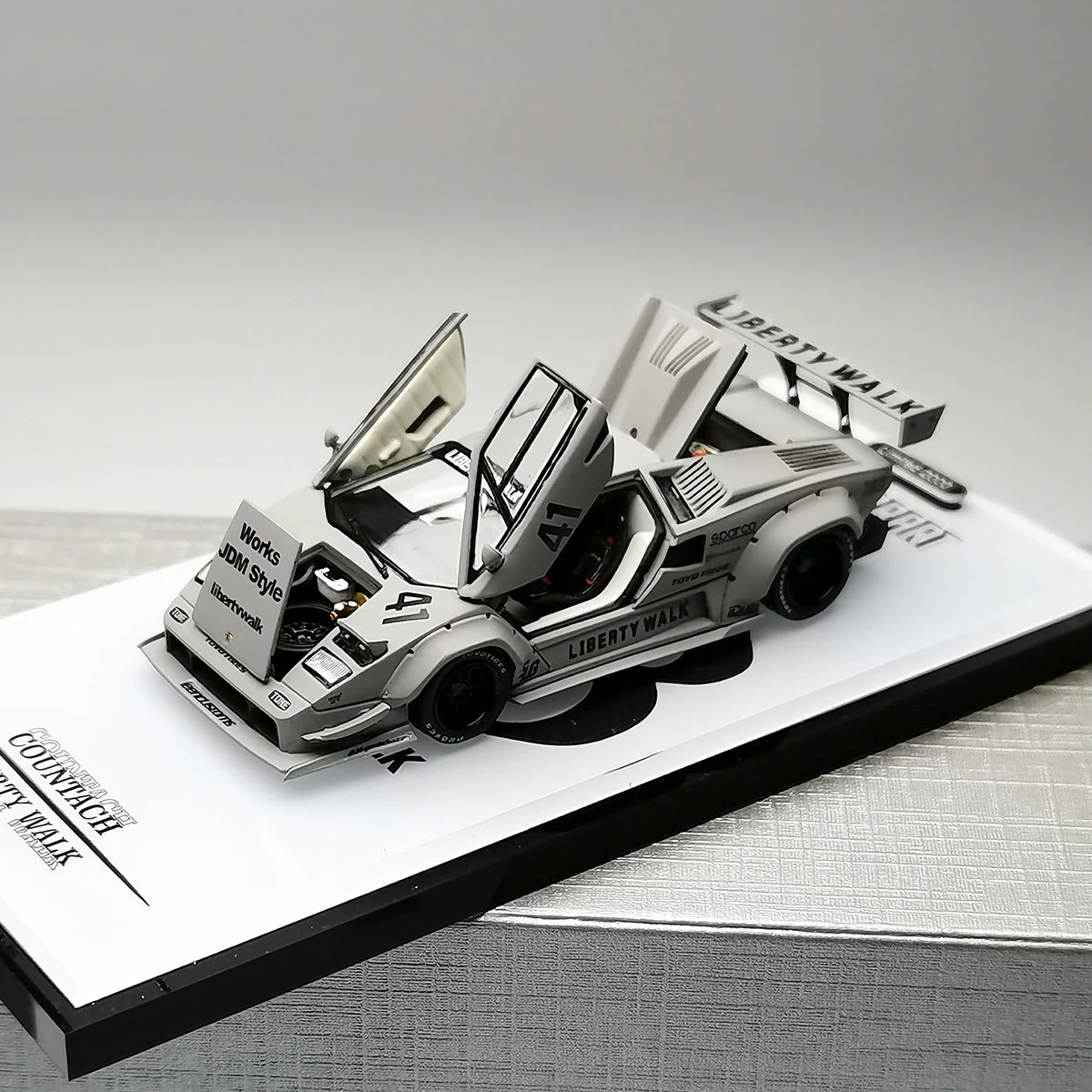 

Модель автомобиля TopArt 1:64 Countach LBWK Limited Edition Widebody из сплава - В наличии