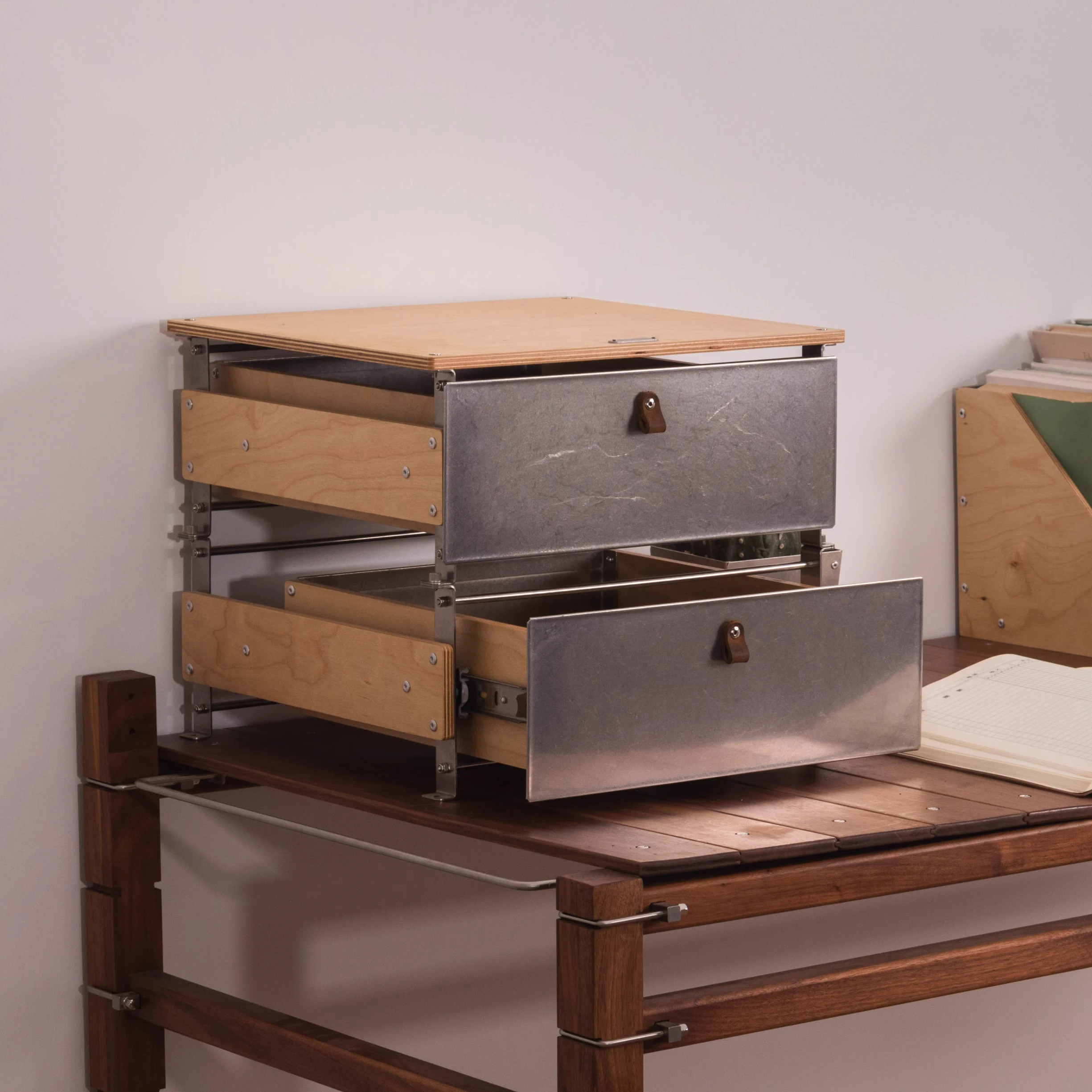 Retro-Style Home Storage Cabinets Metal Frame Bedroom Bedside table  Book Storage Creative Art Decoration Wooden Drawer Cabinet