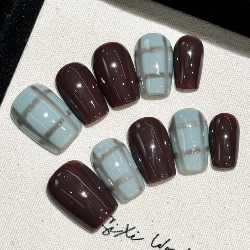 

Простой мир | Элегантный комарэль, короткий пресс для гроба на ногтях, ручная роспись, накладные ногти, 10 шт., многоразовые типсы ручной работы в синюю клетку