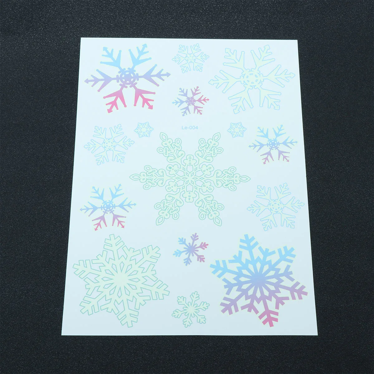 สติ๊กเกอร์ลายเกล็ดหิมะเรืองแสงชั่วคราวสำหรับคริสต์มาส 3 ชิ้น สติ๊กเกอร์ติดตัวเรืองแสงสำหรับเด็กและผู้ใหญ่ อุปกรณ์สำหรับงานปาร์ตี้ กันน้ำ