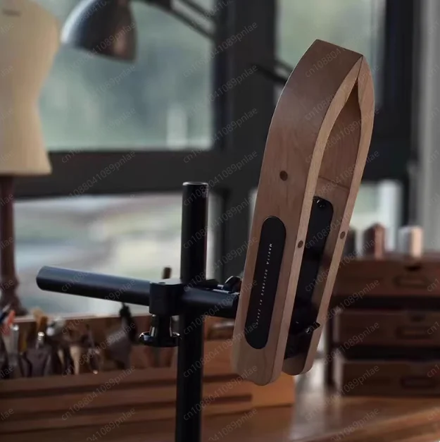 Handmade Leather Goods, Walnut Clips, High-quality Textured Cherry Wood, Hand-stitched Appearance