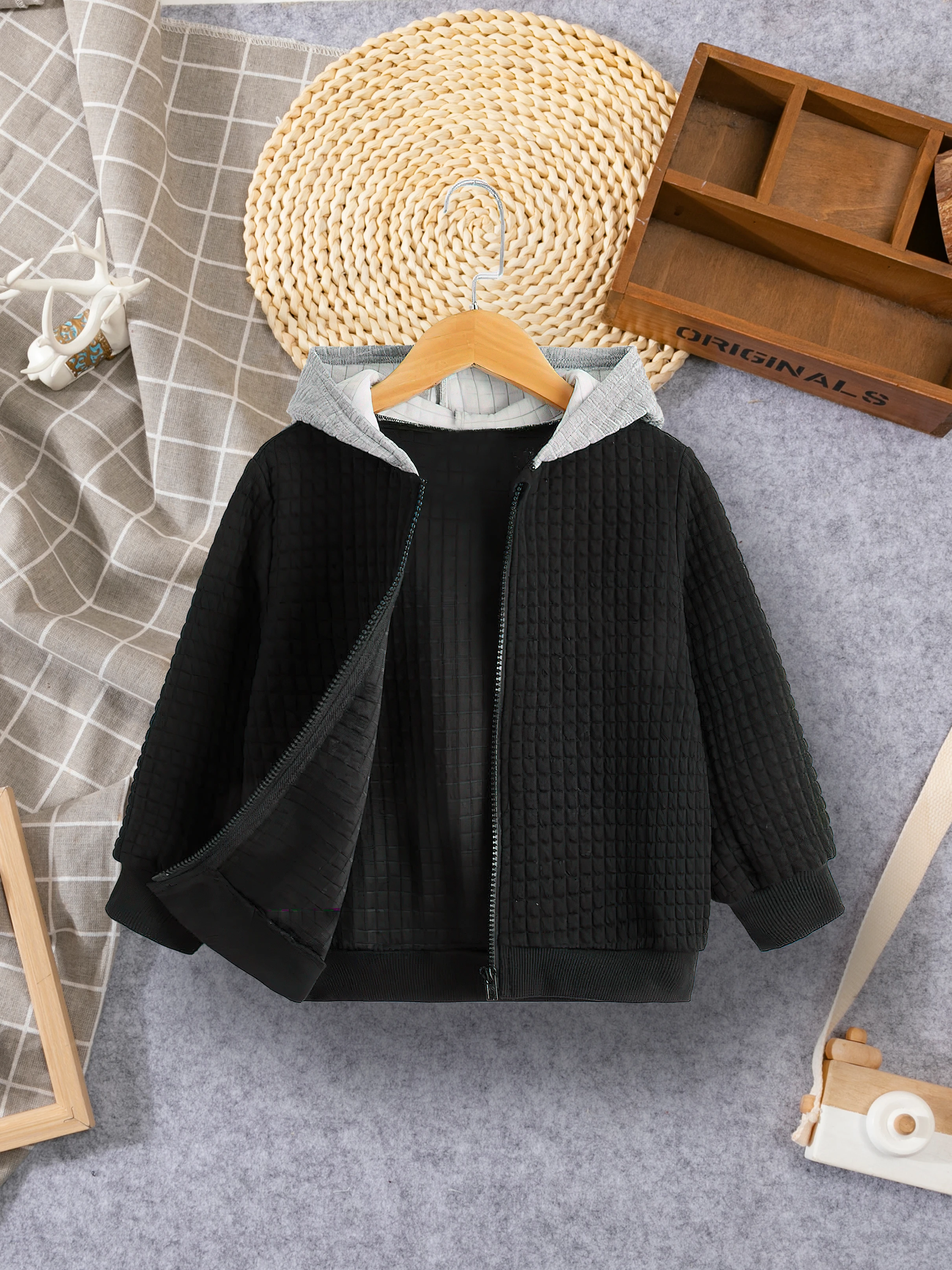 Long-sleeved hooded jacket, baby clothes, black plaid style, skin friendly soft, suitable for outdoors