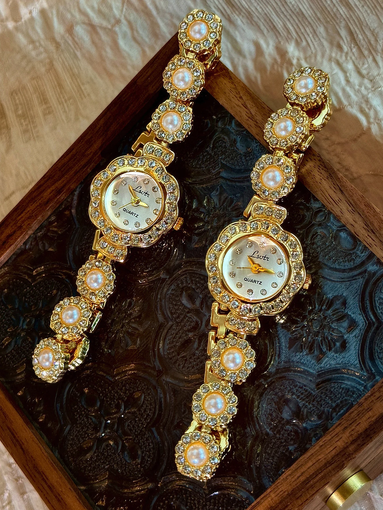 1 ساعة كوارتز نسائية فاخرة جدي - مراجعة Luxury Watch White وسعره
