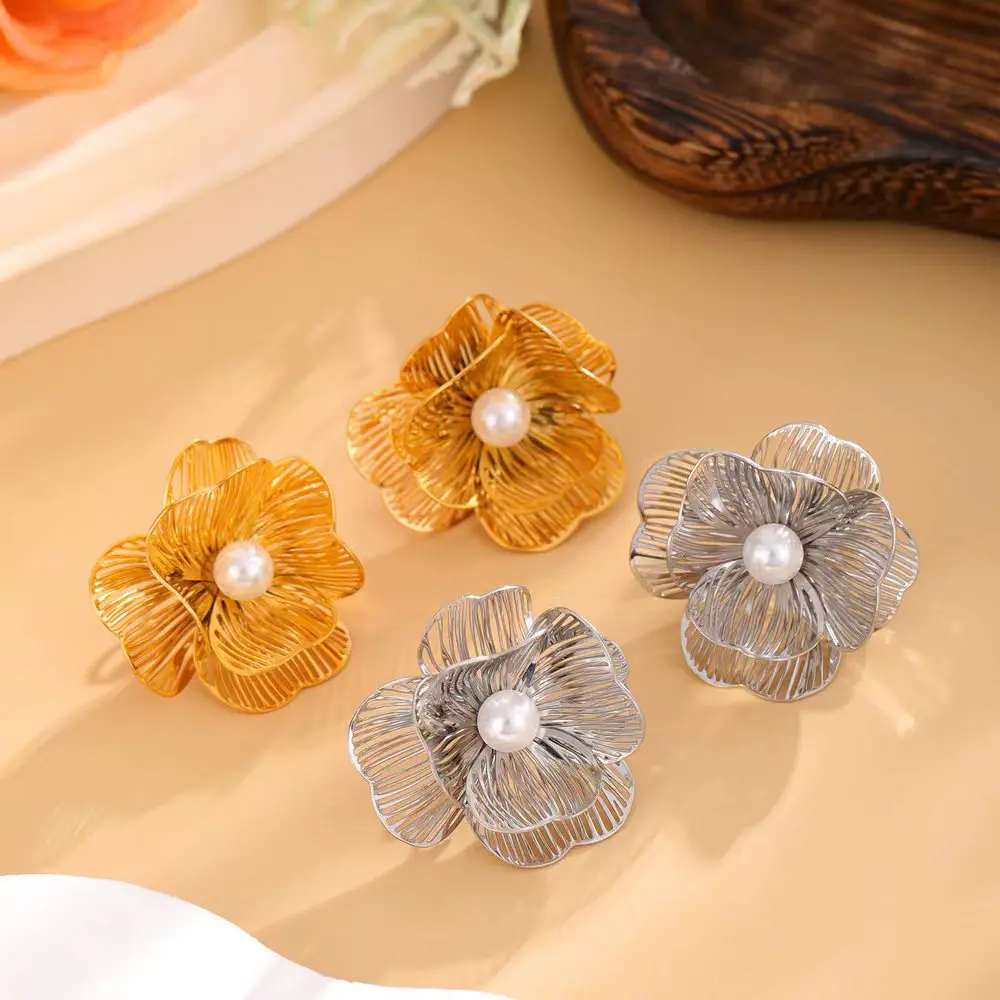 Fashionable stainless steel double-layer petal pearl earrings, noble, elegant gold/steel color