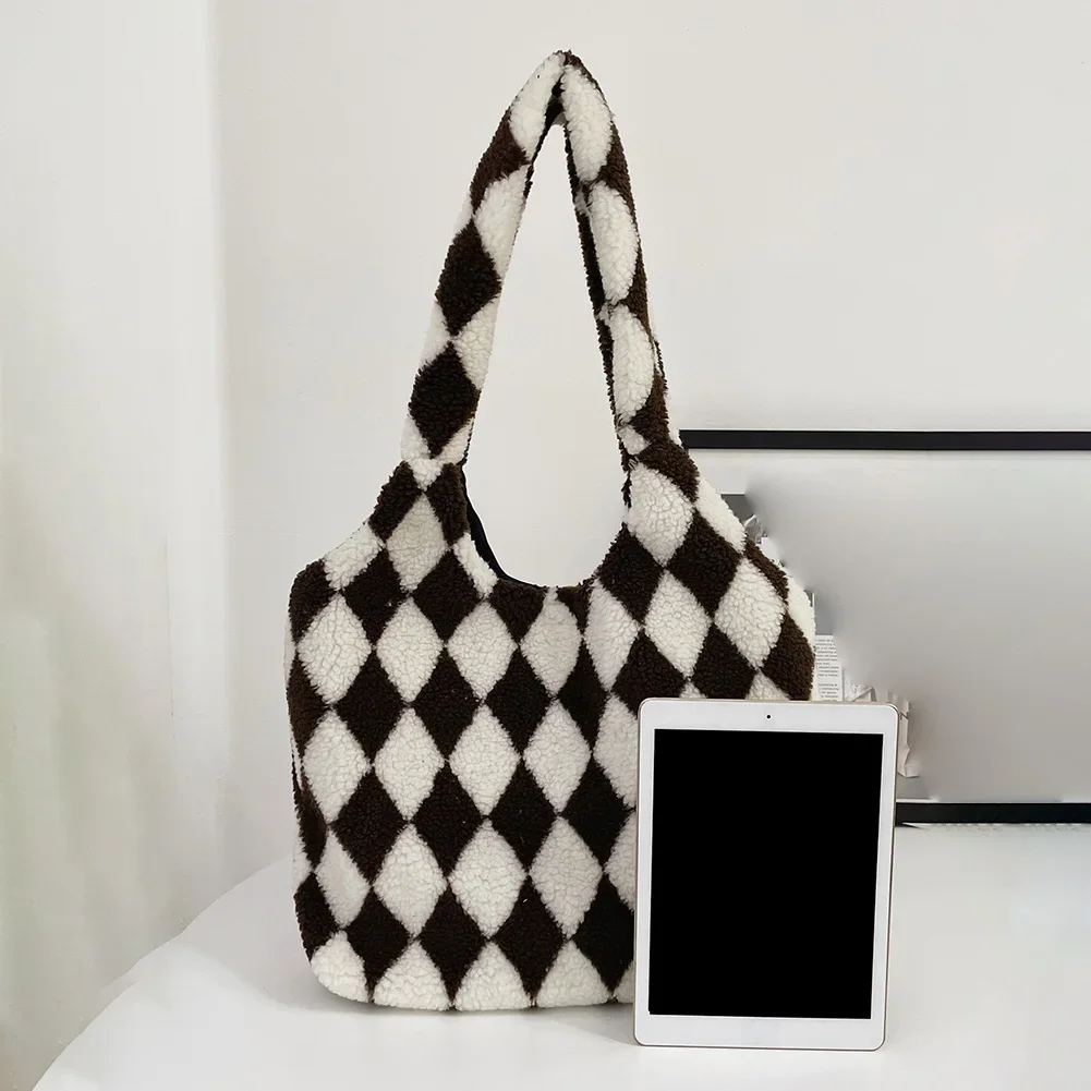 حقيبة كتف من الفرو للنساء ، حقيبة هوبو بسيطة ناعمة ، سعة كبيرة ، شبكة ماسية ، حقيبة ترفيهية خارجية للسيدات