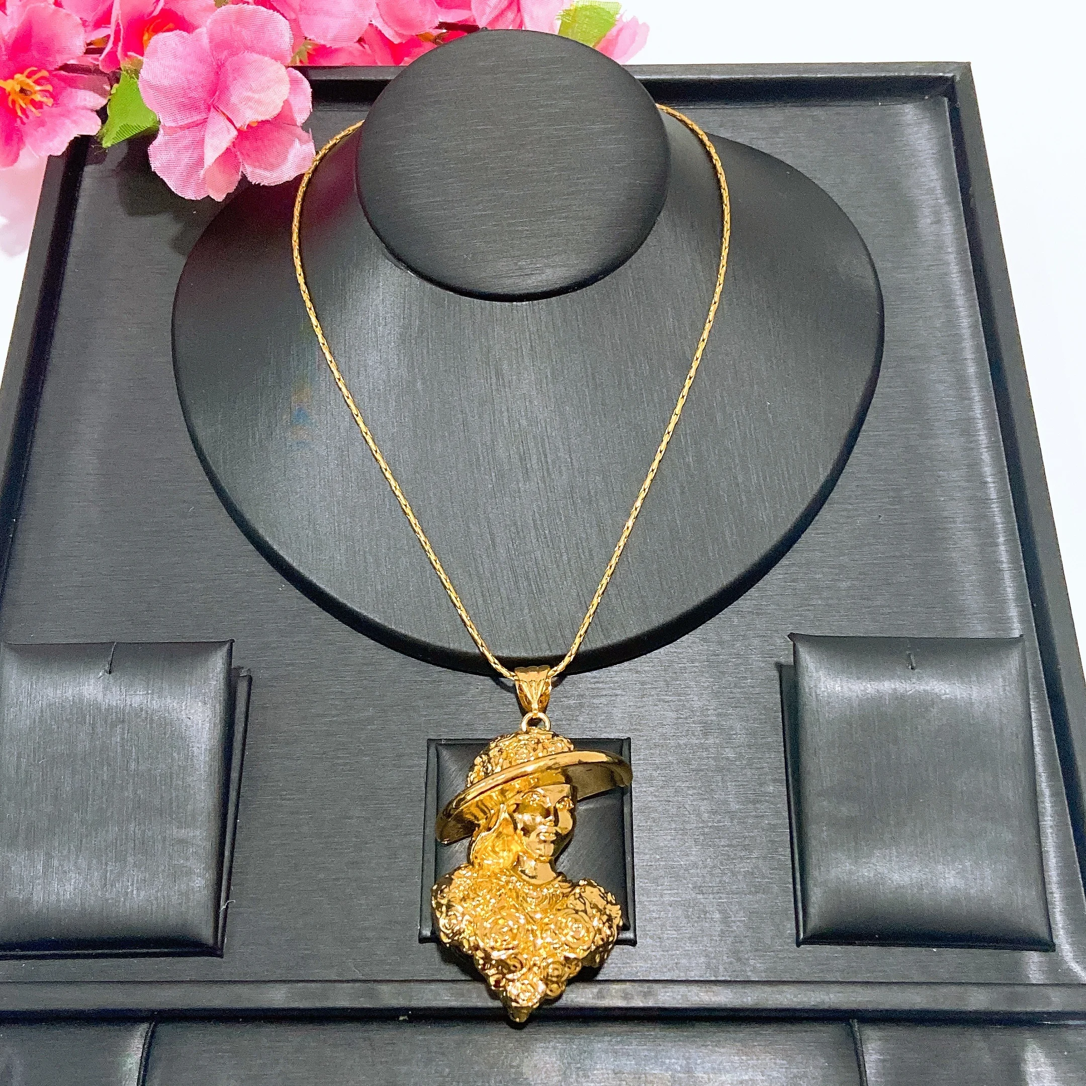 Trendy 3D Lady Figure Pendant Necklace Gold Plated Rose Textured Chain for Women