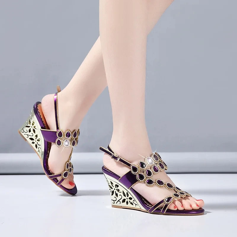 2024 New Summer Fashion Shoes Elegant Rhinestone Floral Design Wedge Slippers Leather Crystal Anti-slip Wedges Woman Sandals