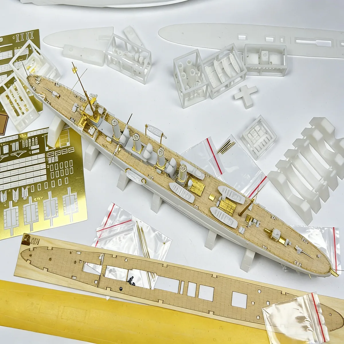 1/350 HMS Chester Reconnaissance Cruiser Modello di assemblaggio 37 cm con parti dettagliate Navi Modello Nave Giocattolo Ornamento Modello di nave da guerra