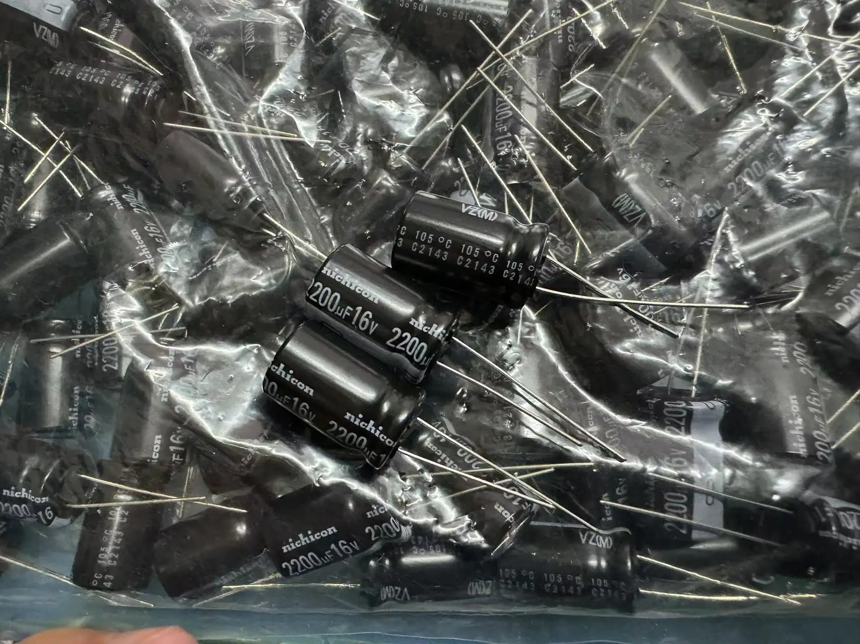 10PCS nippon NCC 2200uF 1500UF 1000UF 16V 10x20mm Low Impedance 16V2200uF 16V1500UF 16V1000UF Aluminum Electrolytic capacitor