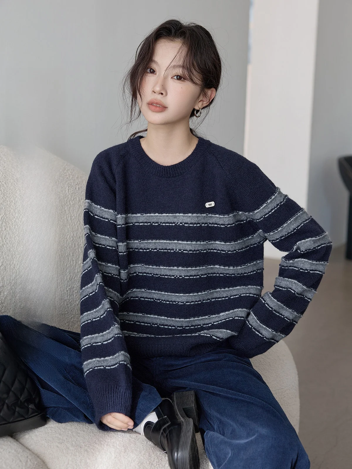 

HuiXi Knitted Stripe Sweater Women's Loose Fit round Ne Faionable Versatile Autumn Winter New Arrival Casual Commute Sle