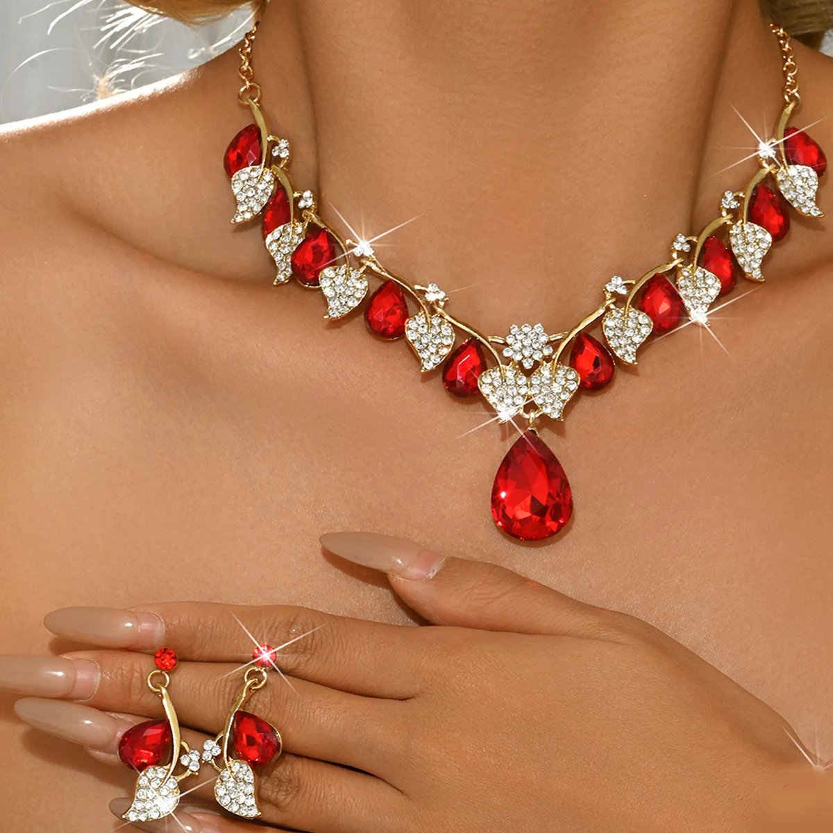 Hot selling gold background flower leaf peach heart red treasure necklace, two ring 2-piece set, versatile wedding banquet scene